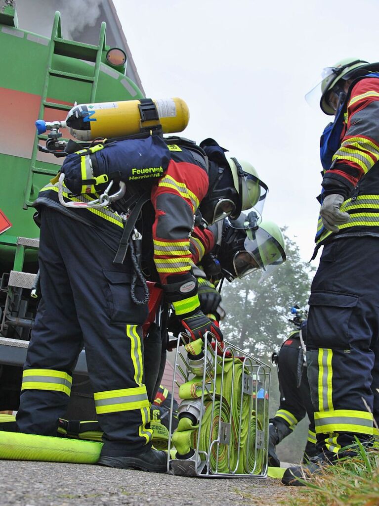 Das realistische bungsszenario verlangte den Rettungskrften von Feuerwehr und Rotem Kreuz einiges ab.