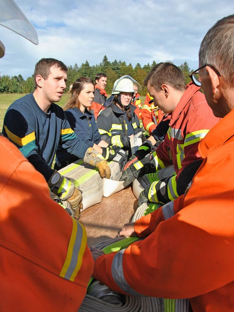 Das realistische bungsszenario verlangte den Rettungskrften von Feuerwehr und Rotem Kreuz einiges ab.