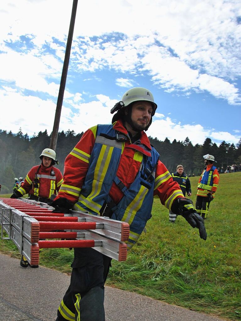 Das realistische bungsszenario verlangte den Rettungskrften von Feuerwehr und Rotem Kreuz einiges ab.