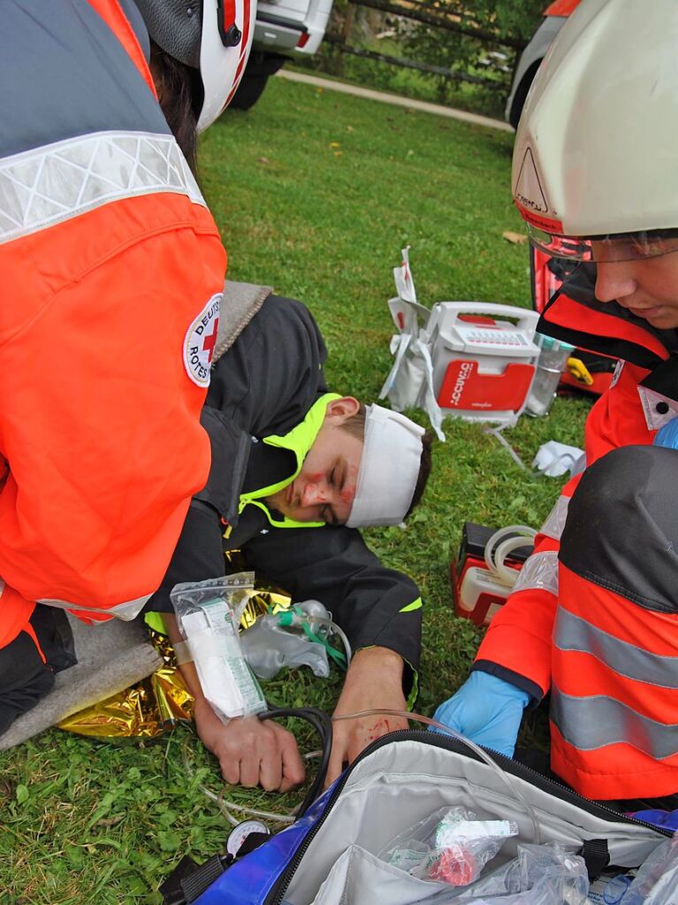 Das realistische bungsszenario verlangte den Rettungskrften von Feuerwehr und Rotem Kreuz einiges ab.