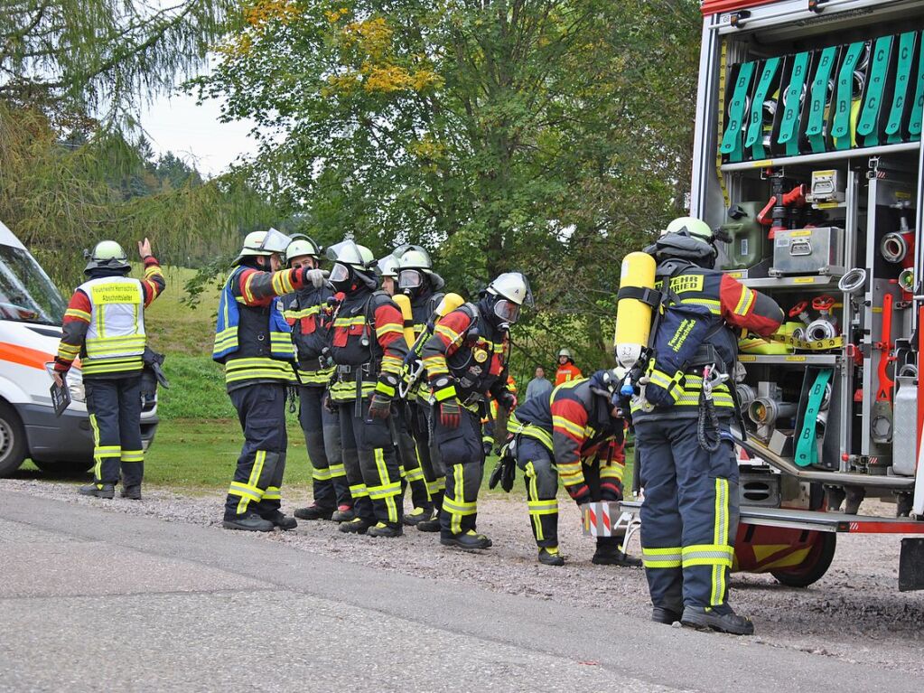 Das realistische bungsszenario verlangte den Rettungskrften von Feuerwehr und Rotem Kreuz einiges ab.