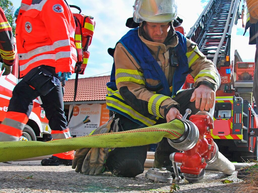 Das realistische bungsszenario verlangte den Rettungskrften von Feuerwehr und Rotem Kreuz einiges ab.