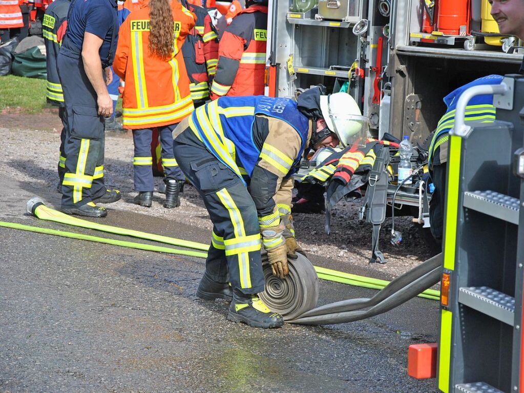 Das realistische bungsszenario verlangte den Rettungskrften von Feuerwehr und Rotem Kreuz einiges ab.