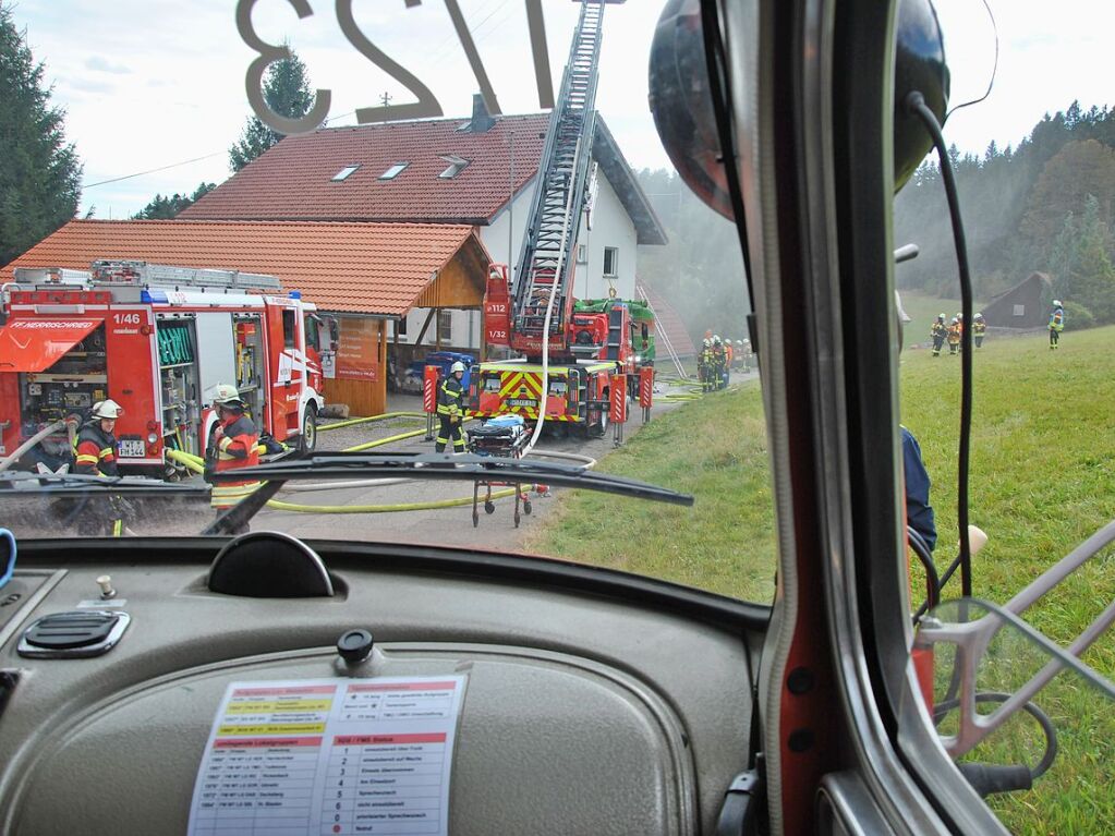 Das realistische bungsszenario verlangte den Rettungskrften von Feuerwehr und Rotem Kreuz einiges ab.