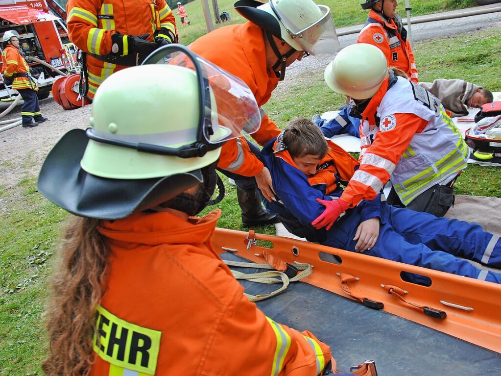 Das realistische bungsszenario verlangte den Rettungskrften von Feuerwehr und Rotem Kreuz einiges ab.