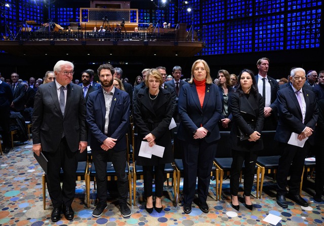 Bundespr&auml;sident Frank-Walter Stei...uf ein Ende der Gewalt im Nahen Osten.  | Foto: Bernd von Jutrczenka/dpa Pool/dpa