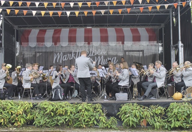 Den Auftakt des Bhnenprogramms beim O...g machte der Musikverein Harpolingen.   | Foto: Michelle Gntert