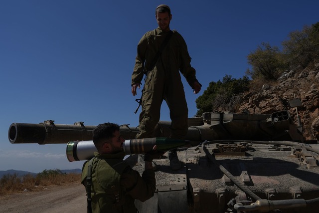 Im Einsatz gegen Stellungen der Hisbol...st&auml;rkt Israel seine Bodentruppen.  | Foto: Ayal Margolin/JINI via XinHua/dpa