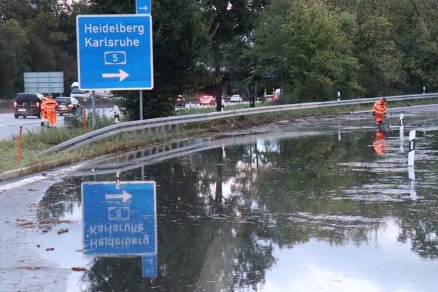 Aufgrund der starken Regenflle in der...g berflutet.<Bildquelle></Bildquelle>  | Foto: Ren Priebe (dpa)