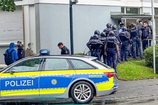 Groeinsatz an Schule in Offenburg – wegen eines Regenschirms