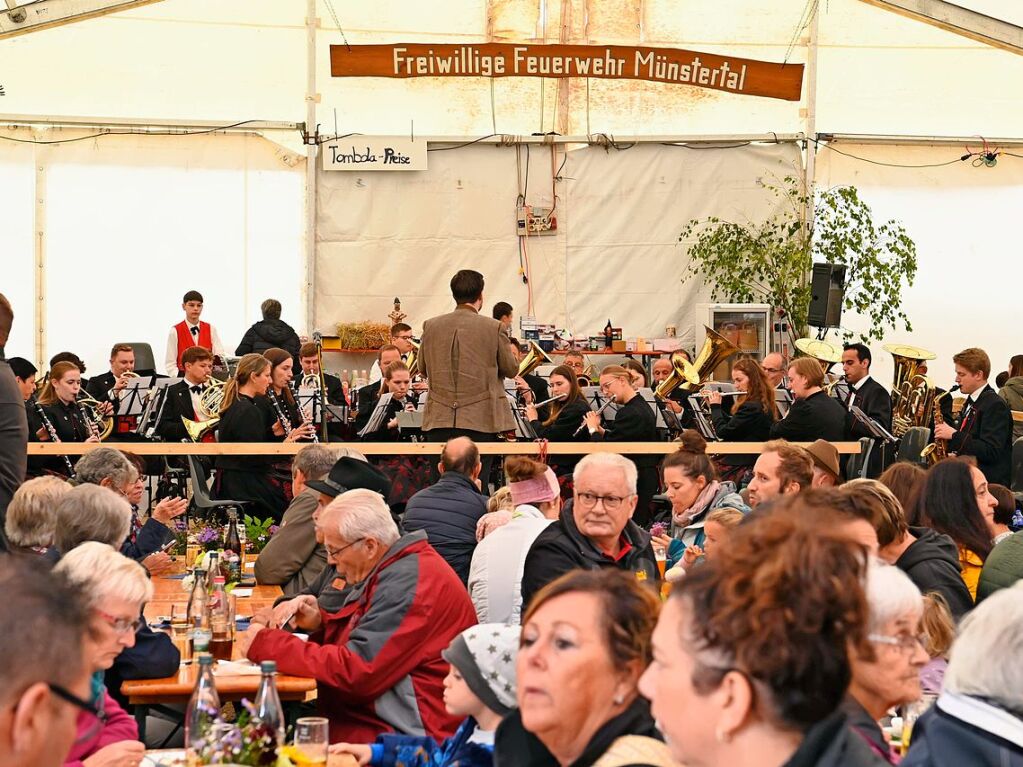 Wenn die Rinder fr die kalte Jahreszeit die hoch gelegenen Weiden verlassen, werden sie von den Menschen in Mnstertal und einem Volksfest empfangen.