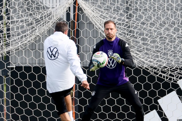 Oliver Baumann steht mit 34 Jahren vor seinem L&auml;nderspieldeb&uuml;t.  | Foto: Daniel L&ouml;b/dpa