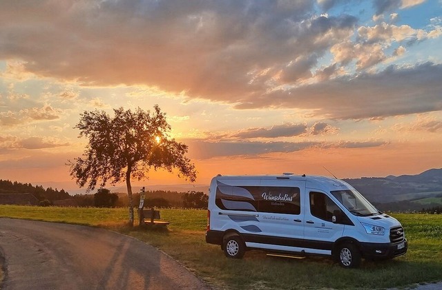 Der Wnschebus brachte Patienten an ih...tsorte, etwa zu einem Sonnenuntergang.  | Foto:  Mario Steffens