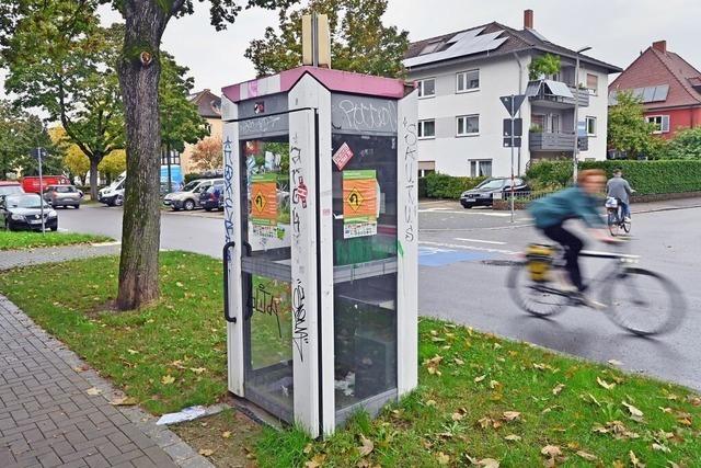 Ein Telefonhuschen in Freiburg-Sthlinger sorgt fr rger bei Anwohnern