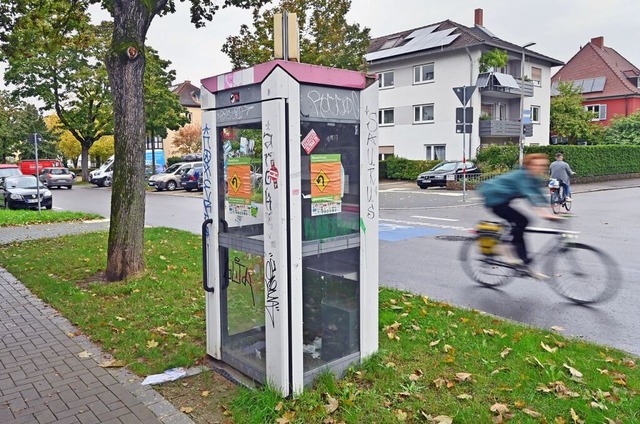 Kein Schmuckstck: die &#8211; nun fun...Telefonzelle an der Engelbergerstrae   | Foto: Michael Bamberger