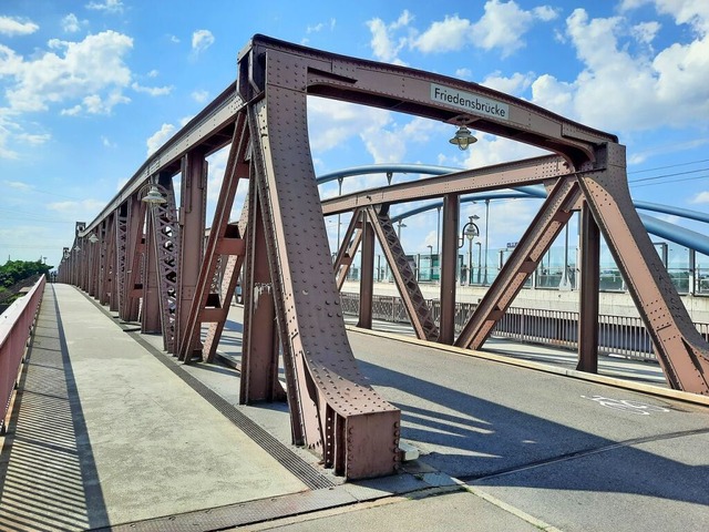 Die Friedensbrcke in Weil am Rhein  | Foto: Hannes Lauber