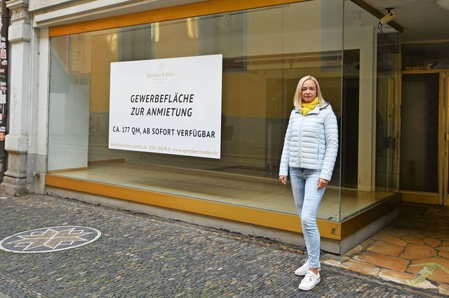 Oksana Vyhovska vor dem ehemaligen ukrainischen Kulturzentrum an der Salzstrae  | Foto: Rita Eggstein