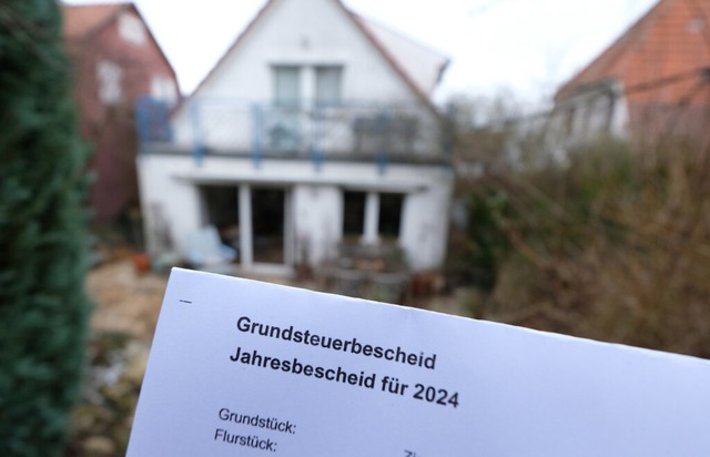 Bei der Grundsteuer B fr private und ...esatz herauf.<Bildquelle></Bildquelle>  | Foto: Bernd Weibrod (dpa)