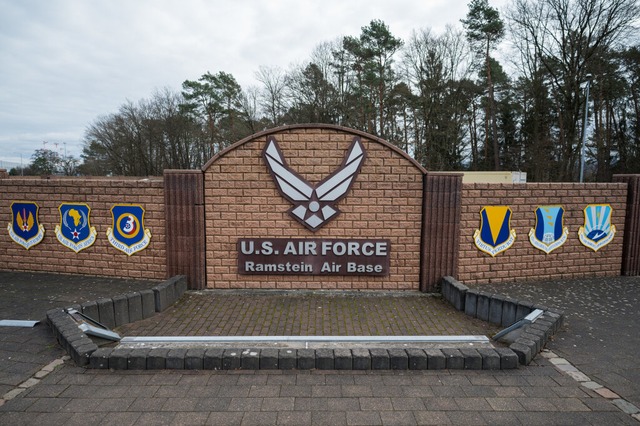 Das Symbol der Ramstein Air Base der U.S. Air Force  | Foto: Oliver Dietze (dpa)