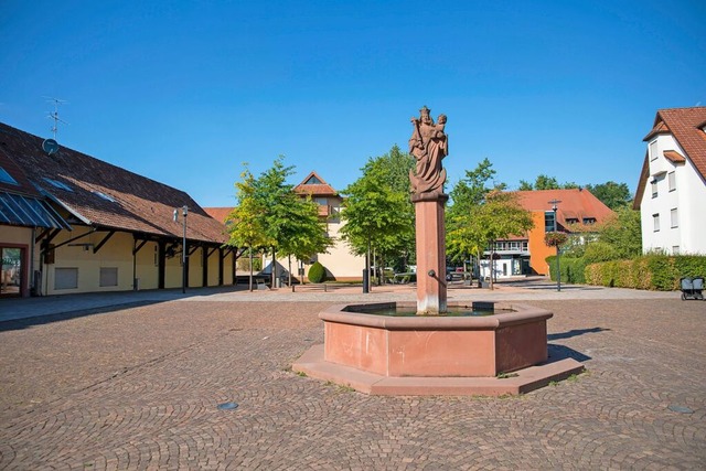 Der Gutshofplatz im Herzen von Umkirch...r Kulturwissenschaftler Werner Mezger.  | Foto: Hubert Gemmert