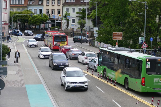 Ab Montag mssen sich Verkehrsteilnehm...tadtbuckel und Kinzigbrcke einstellen  | Foto: Helmut Seller