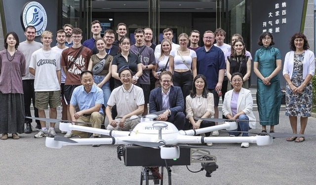 Die DHBW-Delegation mit den chinesischen Gastgebern   | Foto: DHBW Lrrach