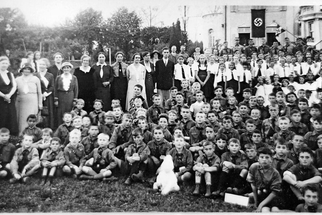 Um 1934, als dieses Bild der Hitlerjug...hn Jahre spter war davon wenig brig.  | Foto: Stadtarchiv Bad Sckingen