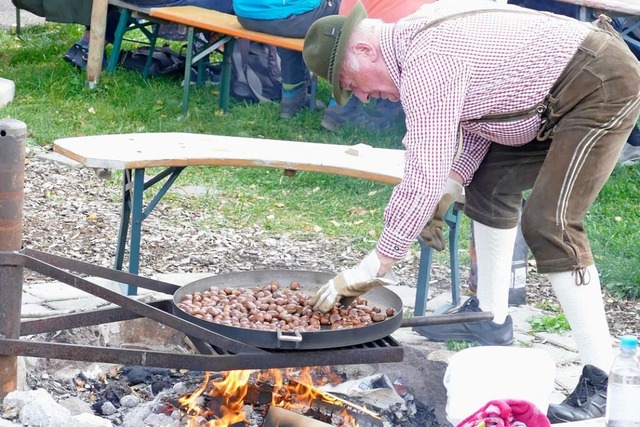 Esskastanien werden beim Trggelen des...wie im Vorjahr (Foto) frisch gerstet.  | Foto: Sebastian Barthmes