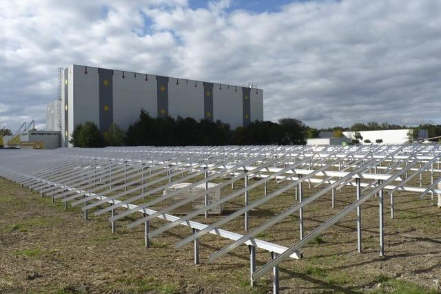 Tapetenfabrik Erismann in Breisach  baut PV-Anlage mit 4536 Solarmodulen