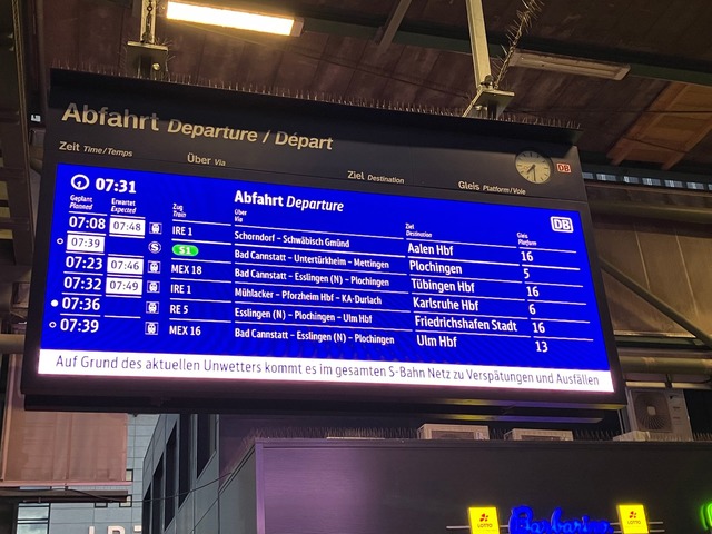 Ein ehemaliger Hurrikan sorgt f&uuml;r...&auml;lle bei der Bahn. (Foto aktuell)  | Foto: Marco Krefting/dpa