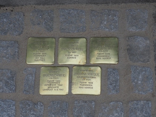 Stolpersteine an der Friedrich-Rottra-Strae 48  | Foto: Herbert Frey