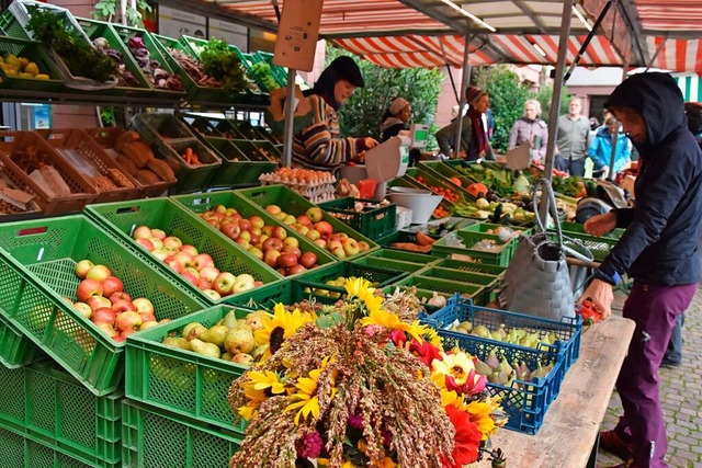 Nicht nur ein Ort zum Einkaufen, sonde...egen: der Wochenmarkt in Gundelfingen.  | Foto: Andrea Steinhart