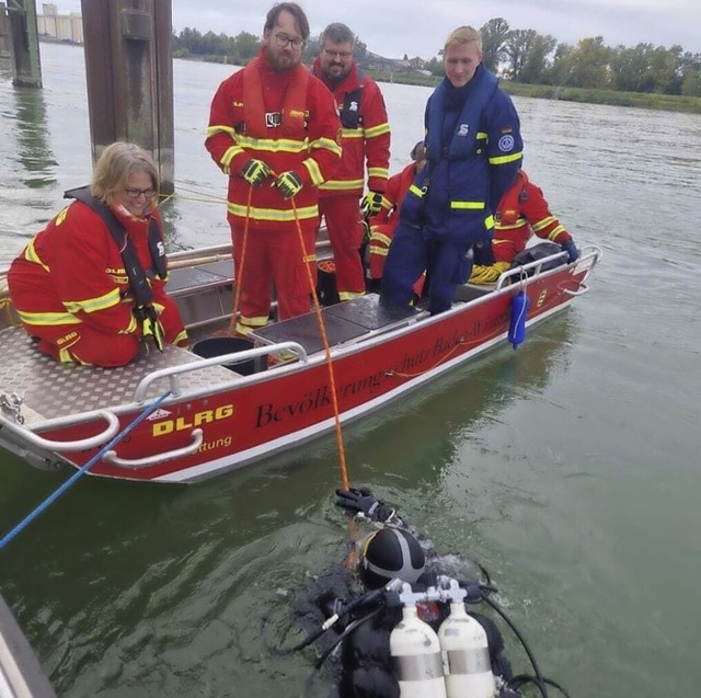 Strmungstaucher von DLRG und THW trai...nittlich hohen Fliegeschwindigkeiten.  | Foto: THW