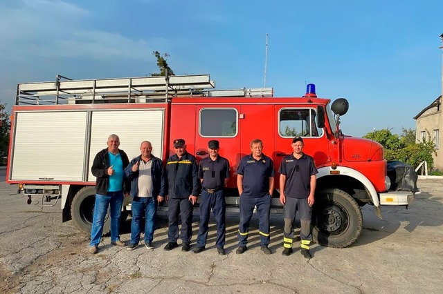 Daumen hoch bei den Vertretern der ost...rzeug aus Endingen ist gut angekommen.  | Foto: Privat