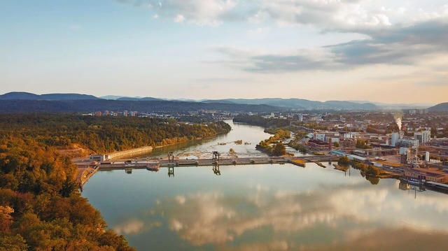 Dank der Wasserkraft wird im Kreis Lr...iven Energien gewonnen als verbraucht.  | Foto: naturenergie