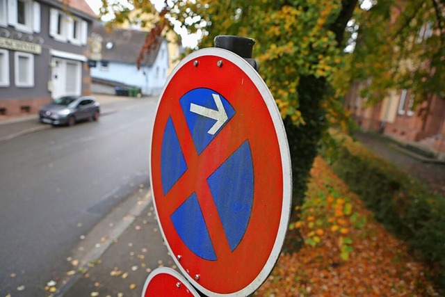 Parken Autofahrer im absoluten Halteve...arnung vom Kommunalen Ordnungsdienst.   | Foto: Christoph Breithaupt