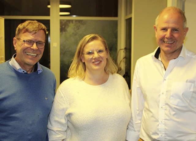 Richard Mller, Kerstin Posniak und Ro...icke in die Arbeit der Sozialstation.   | Foto: Rolf Reimann