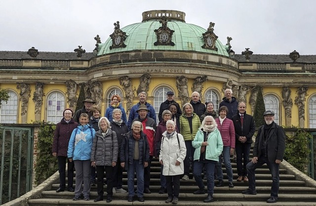 Die Reisegruppe der Volkshochschule We...Rhein vor Schloss Sanssouci in Potsdam  | Foto: Tonio Pal.ck