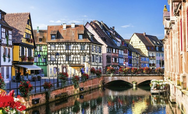 Im Elsass mit seiner besonderen deutsc...gt Colmar, das lange Zeit deutsch war.  | Foto: Freesurf, stock.adobe.com