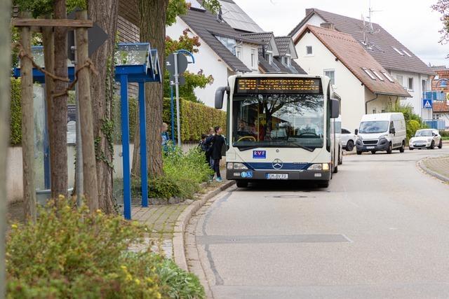 Eltern verlangen, dass Busse aus Gundelfingen wieder in  Neuershausen halten