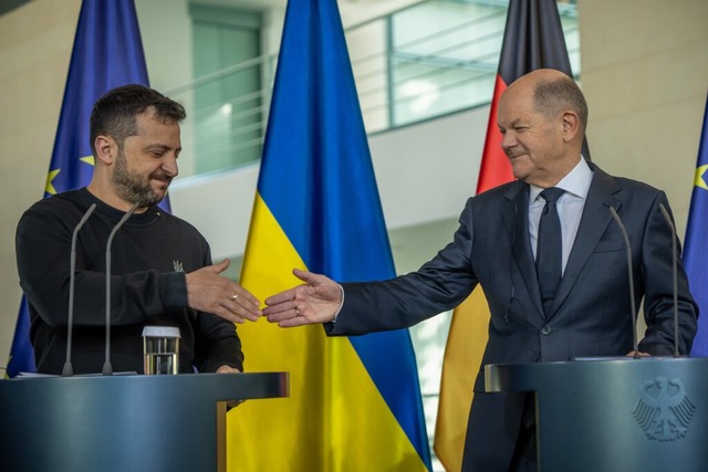 Bei Wolodymyr Selenskyjs Besuch in Ber...weiter an der Seite der Ukraine stehe.  | Foto: Michael Kappeler (dpa)