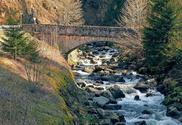 Bei der alten Steinbrcke im Wehratal ...f die Gegenseite in die Wehraschlucht.  | Foto: Ernst Brugger