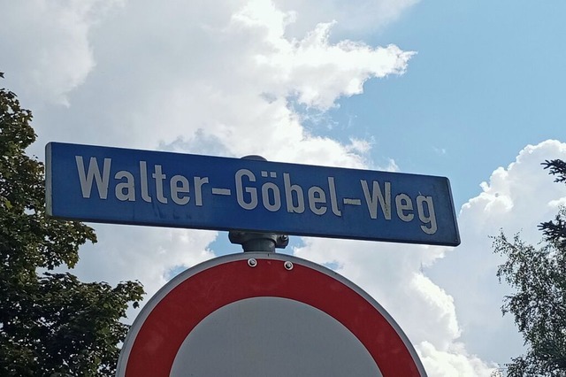 Heute richtig geschrieben: das Straenschild des Walter-Gbel-Wegs in Neustadt.  | Foto: Roland Weis