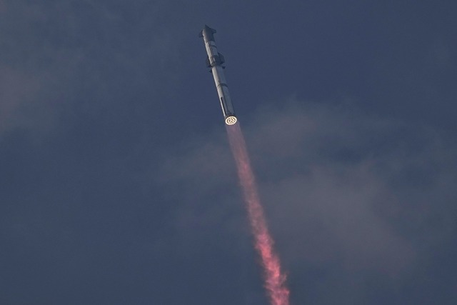 Funer Versuch: Das Raumschiff "...so you can start a test flug. | Photo: Eric Gay/AP/dpa