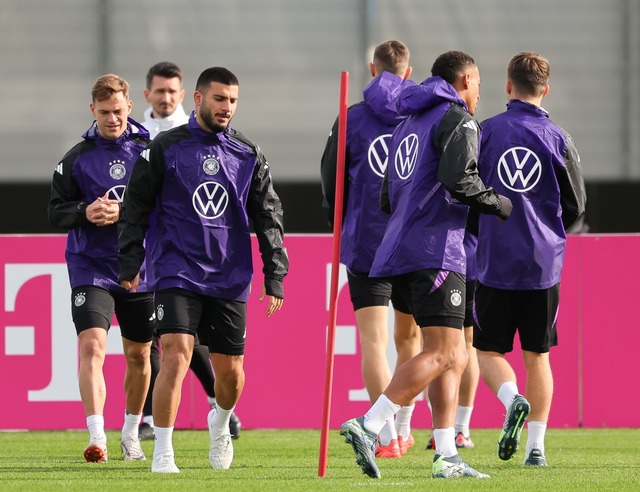 In Zenica hatte die Nationalmannschaft... (z.v.l.) eine reife Leistung gezeigt.  | Foto: Christian Charisius/dpa