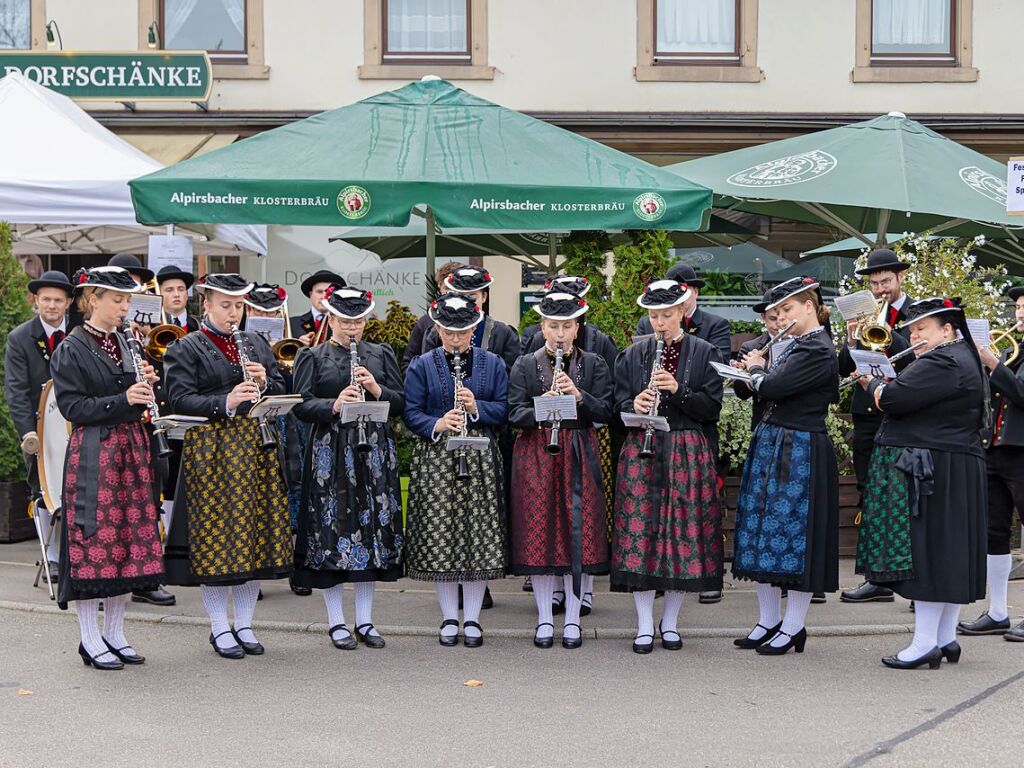 Die Tiere der Erlenbacher Weidegenossenschaft sind wieder im Tal. Das wurde in Oberried beim Almabtrieb mit einem groen Fest gefeiert.