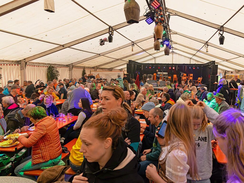 Die Tiere der Erlenbacher Weidegenossenschaft sind wieder im Tal. Das wurde in Oberried beim Almabtrieb mit einem groen Fest gefeiert.