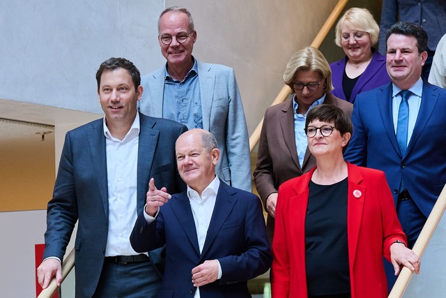 Die SPD stellt bei ihrer Vorstandsklau...chen f&uuml;r den Bundestagswahlkampf.  | Foto: Annette Riedl/dpa