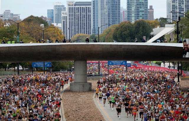 Tausende nahmen am Marathon in Chicago teil.  | Foto: Tess Crowley/Chicago Tribune/dpa/dpa