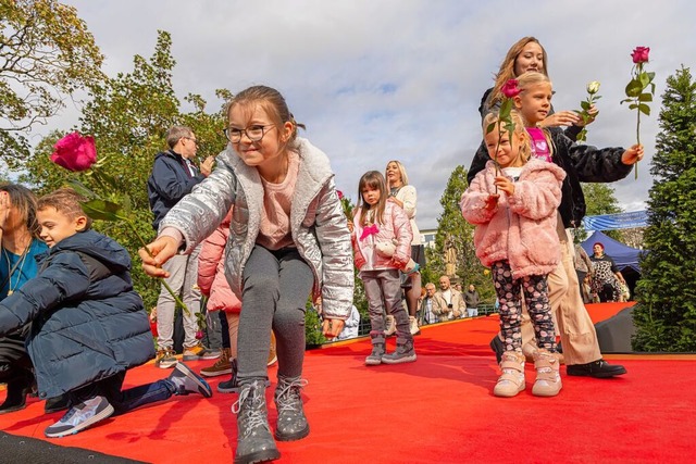 Bei der Modenschau der rtlichen Bad K...gten Kinder die neuesten Kollektionen.  | Foto: Hubert Gemmert